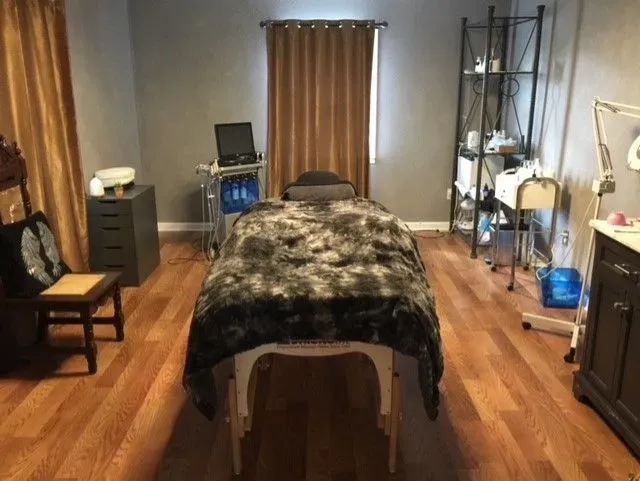 https://cdn.salonspotlight.com/photos/lTGT59YxyYTq0hCGWsgj/977b5584-fece-4edf-a0fc-fa7e1cf31b99_720x720