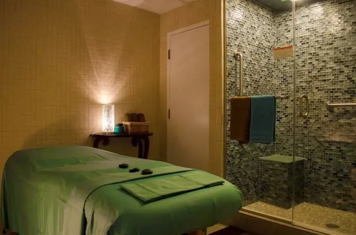 https://cdn.salonspotlight.com/photos/lWs4geBGuUH7JlMVTFFs/542d4d59-f953-4097-a6fc-1ddb9d85f3f2_720x720