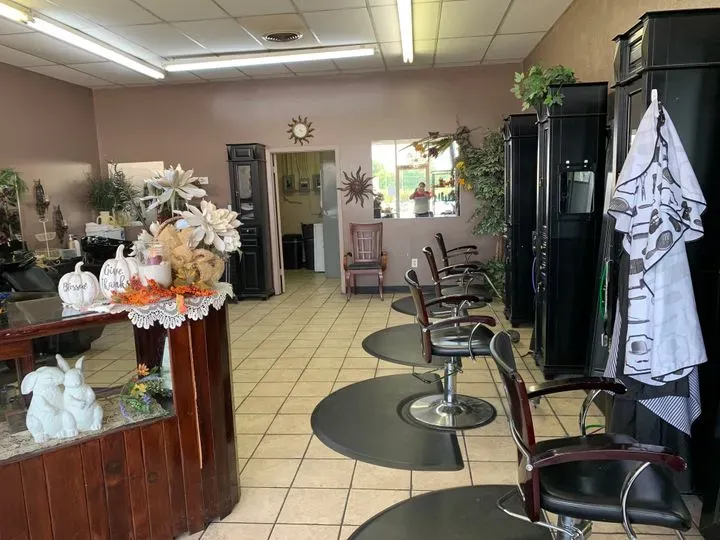 https://cdn.salonspotlight.com/photos/lZm6RYTG9MrN2GTtWHaV/ffa48602-dd40-41b3-9f6f-eb285e47bf92_720x720