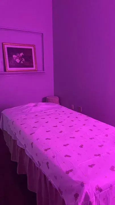 https://cdn.salonspotlight.com/photos/lbJhLodFhcL4eSGDgmDH/32b22dfe-a16d-449e-9615-ad7cf28e9f43_720x720