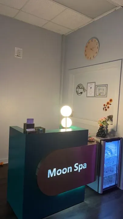 https://cdn.salonspotlight.com/photos/lbJhLodFhcL4eSGDgmDH/fb4b7e8c-82cd-4222-b126-36334471858b_720x720