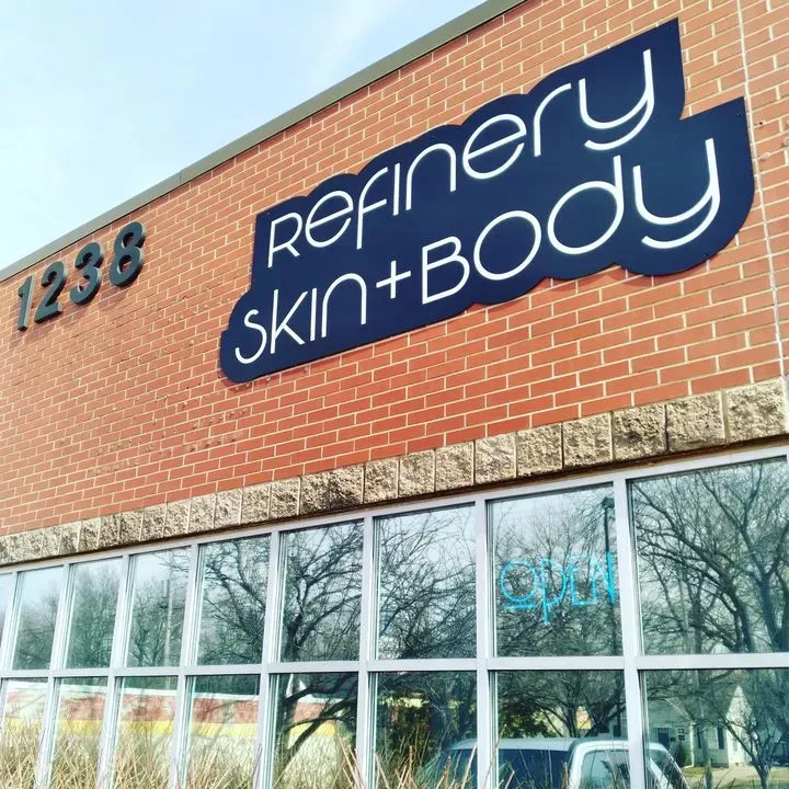 https://cdn.salonspotlight.com/photos/lbT2CE7amFu7EdIBuTJn/3ec745ee-f150-47f7-abf2-b545d9c8bce9_720x720