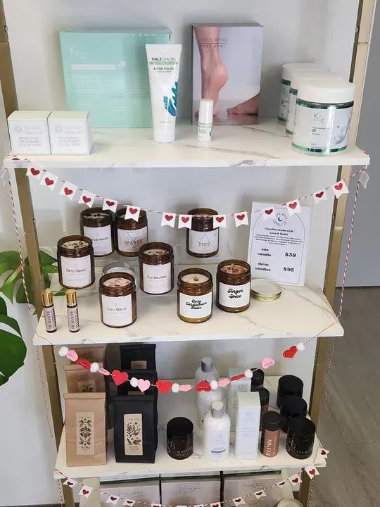 https://cdn.salonspotlight.com/photos/lbT2CE7amFu7EdIBuTJn/7ca73ff3-3698-4d32-b709-5391cae3719c_720x720