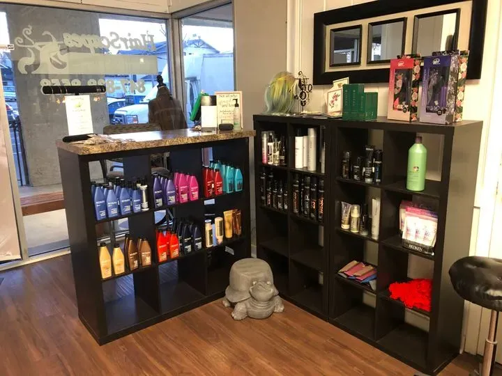 https://cdn.salonspotlight.com/photos/lbYJCqAC8xu1bhApD4en/cd553f59-d314-4332-897f-df0de86b7e30_720x720