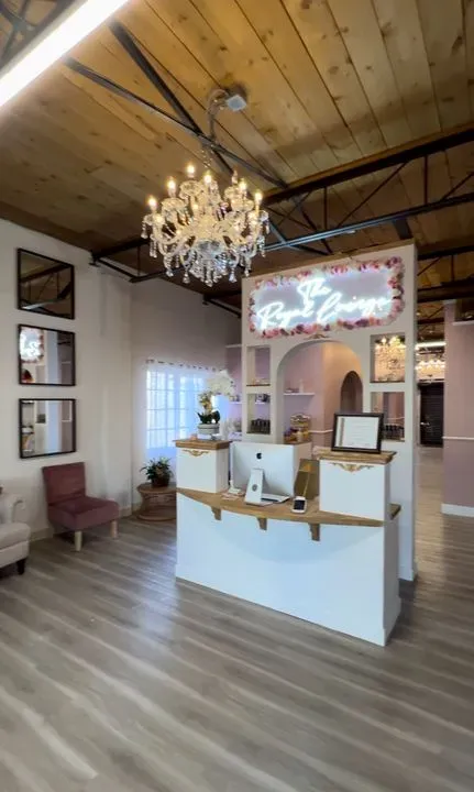 https://cdn.salonspotlight.com/photos/lcmATxO08mY0Tkf6uJxR/a7354bd6-6f16-4e5c-bd83-2332a86cf95b_720x720