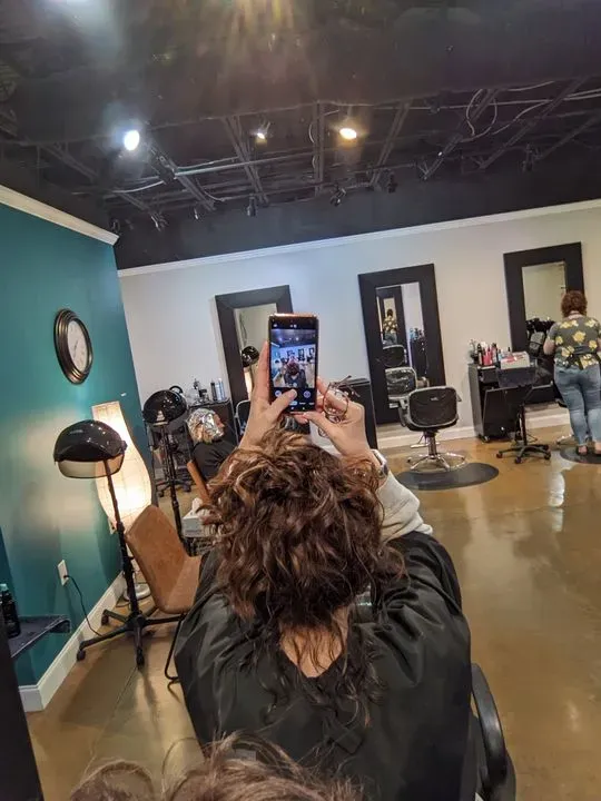 https://cdn.salonspotlight.com/photos/le3EI3ZfOd5NKsrdV8R9/2bd197c6-cbfa-4c65-9007-8ddd942ccc6c_720x720