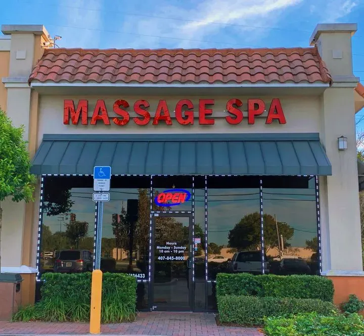 https://cdn.salonspotlight.com/photos/leSHtOIsBUvg6DCgUwsV/e9d5715a-9e12-4eea-a4cb-9e0c80396953_720x720