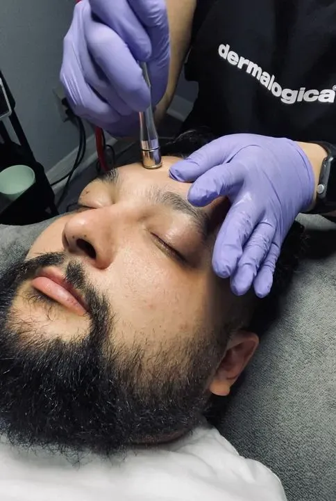 https://cdn.salonspotlight.com/photos/lfHmaC1yK1bMWuLnSclR/817b956a-f2ea-493f-9bd1-6f9753723bc2_720x720