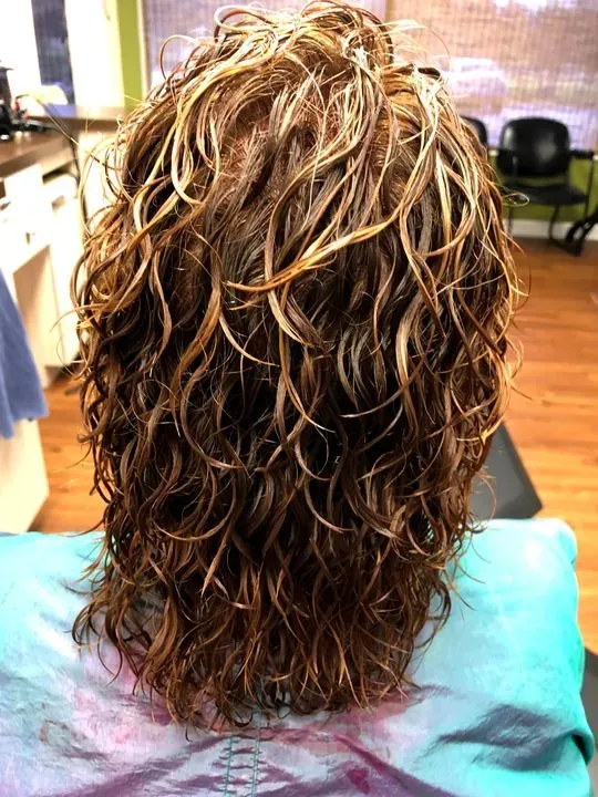 https://cdn.salonspotlight.com/photos/lgREgooVU75RHf7URKMZ/146ddd4d-6c6f-4c72-bf77-757fc2eaa809_720x720