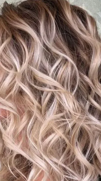 https://cdn.salonspotlight.com/photos/lgREgooVU75RHf7URKMZ/39905e22-e7c5-450a-8b2b-a51c2be7df8a_720x720