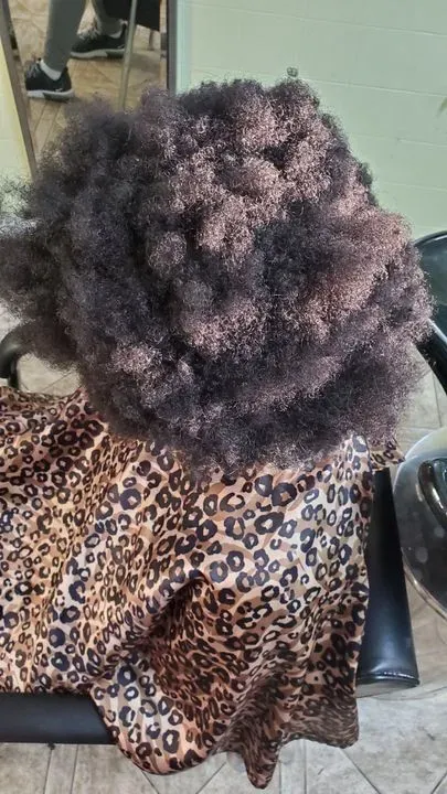 https://cdn.salonspotlight.com/photos/li450MgseqU3Sqo8QhyW/7ec23dc6-37a0-4f74-b00b-1e110e6da7cf_720x720