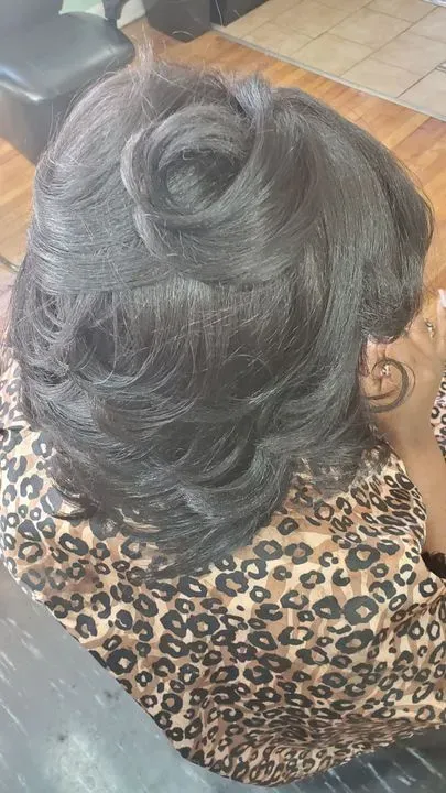 https://cdn.salonspotlight.com/photos/li450MgseqU3Sqo8QhyW/9ae894f3-ecb6-4089-99a9-636a98eb989c_720x720