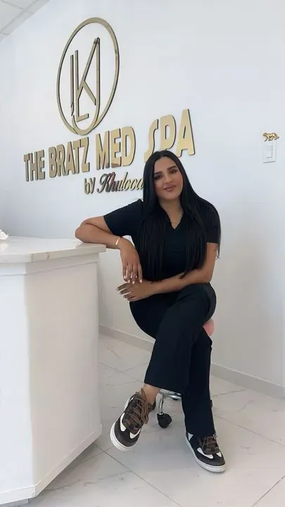 https://cdn.salonspotlight.com/photos/liFRADBlMS7TYoXkZF7x/95ad55db-d378-4e3f-b9e5-e1d988ebb53c_720x720