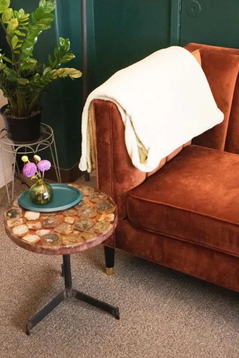 https://cdn.salonspotlight.com/photos/liKahyYNubLJXwEyBTbn/00302edd-5261-445d-9fe5-738c015c3b41_720x720