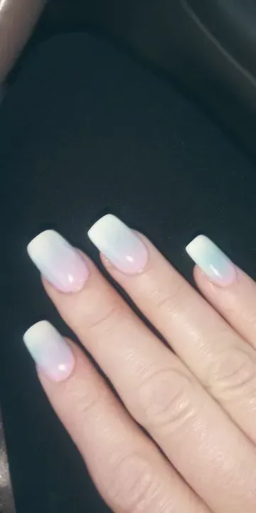 https://cdn.salonspotlight.com/photos/liRiWx0rUe2vnz5X8pUE/9fdb095b-ca57-4edc-ba1f-ed93d789f8dc_720x720