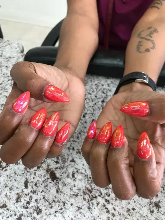 https://cdn.salonspotlight.com/photos/liRiWx0rUe2vnz5X8pUE/f093cc82-88e0-4218-866c-c4ad76c8dc8e_720x720