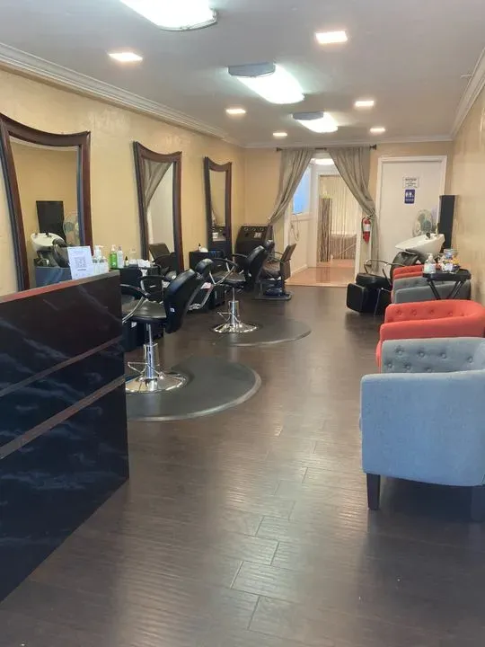 https://cdn.salonspotlight.com/photos/lijOkhsmVRbg53BiyeWb/e11810a1-b084-4abe-afd3-82b9e8bf6243_720x720