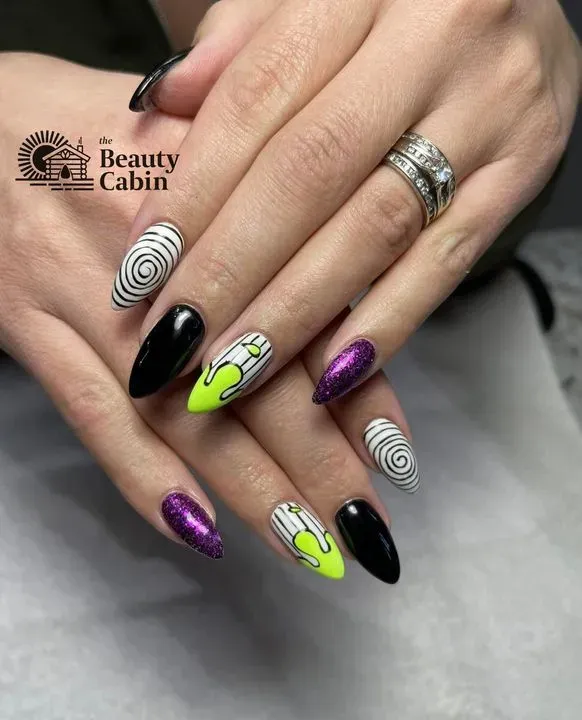 https://cdn.salonspotlight.com/photos/ljF92Z42lIhVXqkFTQkJ/02787eae-f739-4865-8f67-20701a6f4105_720x720