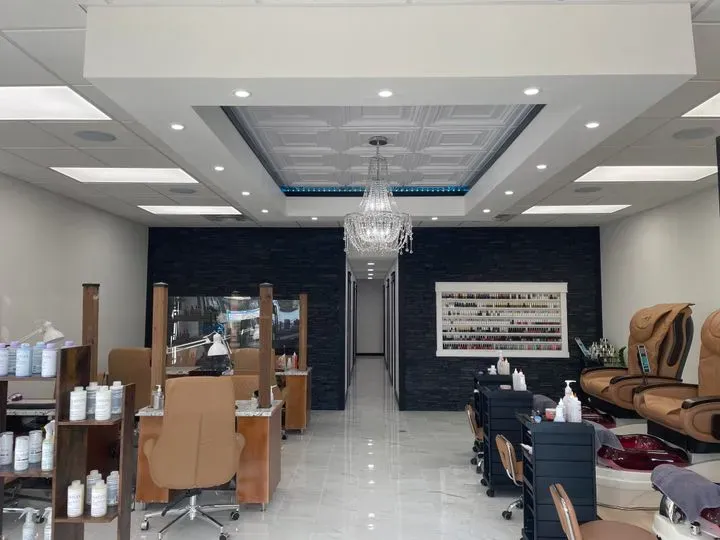 https://cdn.salonspotlight.com/photos/ljF92Z42lIhVXqkFTQkJ/7f6b158c-34ab-41cc-882c-2e4039d1d63d_720x720