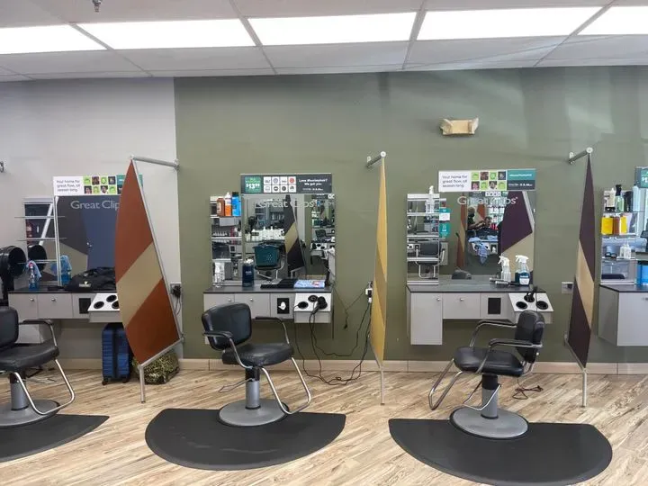 https://cdn.salonspotlight.com/photos/ljS4NzIDTSDFC9zBOYZe/7386dd43-4798-45c9-a599-73e70c6e6318_720x720