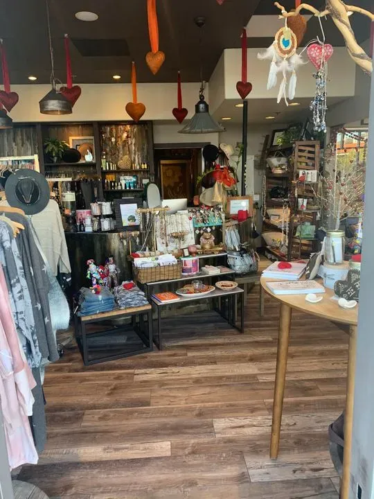 https://cdn.salonspotlight.com/photos/lk8cw1lVFgZjjJzibpjL/0f9469a0-48bb-42ef-965e-08efc41cef88_720x720