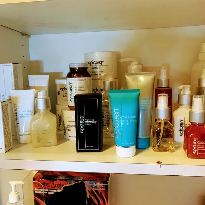 https://cdn.salonspotlight.com/photos/lk8cw1lVFgZjjJzibpjL/599989ff-9d82-4d98-9d8b-738157c29773_720x720