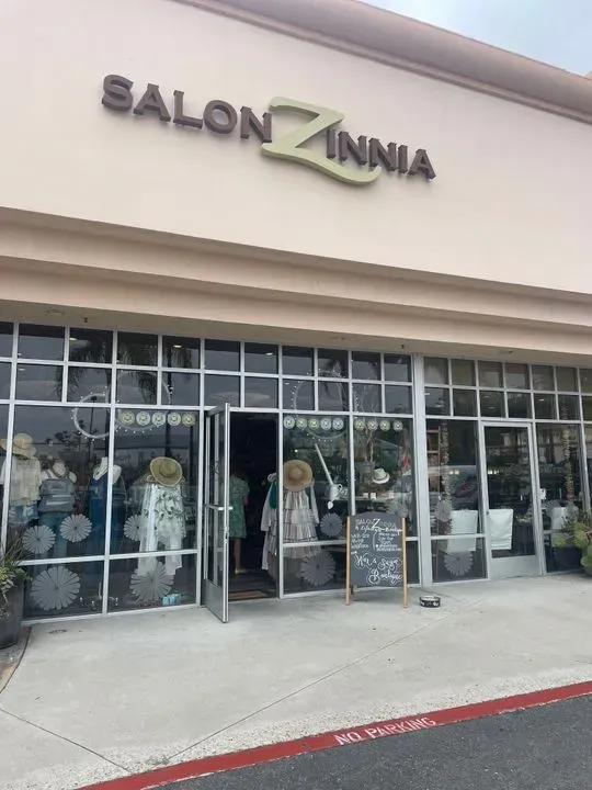 https://cdn.salonspotlight.com/photos/lk8cw1lVFgZjjJzibpjL/e1bad624-b80b-41ce-bac2-1946961da7e4_720x720