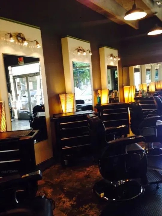 https://cdn.salonspotlight.com/photos/lm7r7Mz6qYmw7HGGKZV2/3263ad47-52f5-4fa9-8fda-74d28988ed7d_720x720