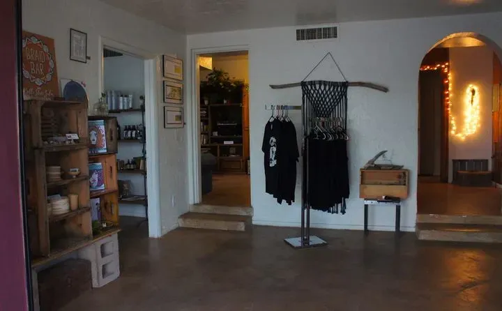 https://cdn.salonspotlight.com/photos/lmX84XZ1B960ICkYhTvG/9e6237e4-1e6c-4891-aa64-b01d6fe725a4_720x720