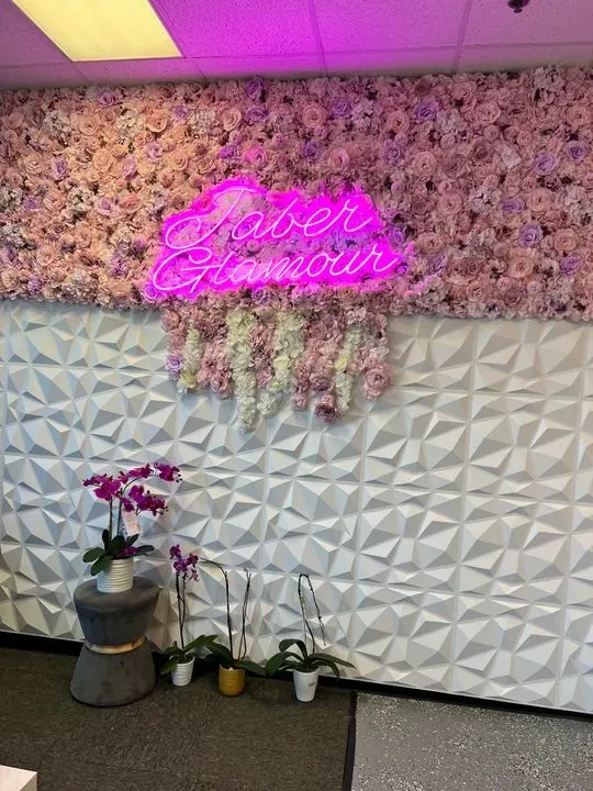 https://cdn.salonspotlight.com/photos/lmgZXbpsoiArlB4O2cGM/37ec07b0-cec5-40b8-8783-55f229bdebec_720x720