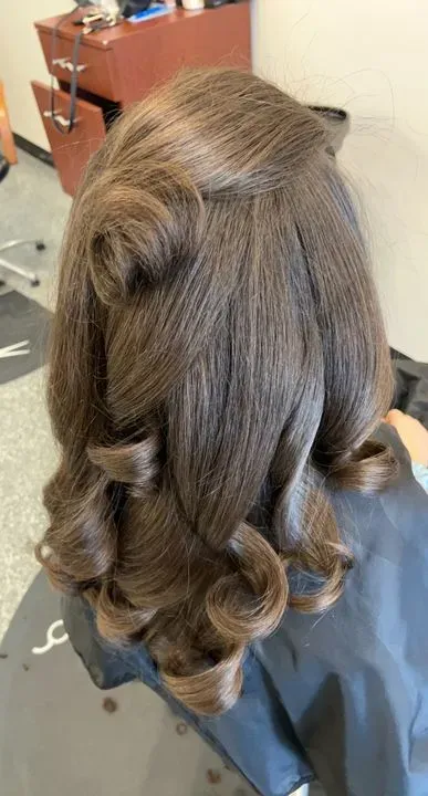 https://cdn.salonspotlight.com/photos/lmgZXbpsoiArlB4O2cGM/c67bc2e6-4dd5-4e5e-a08a-69fe80fb94fe_720x720