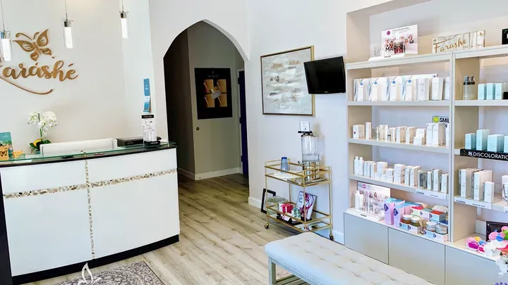 https://cdn.salonspotlight.com/photos/loN5XY5CPIiXWEgrPs21/d050902c-fdff-4743-89b7-41843a46ee2e_720x720