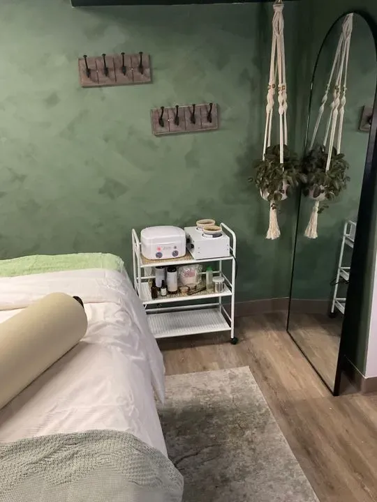 https://cdn.salonspotlight.com/photos/loy9YKoMF3GVqjBBu69l/1427efcb-8860-4d9b-8d32-5a359dae279a_720x720