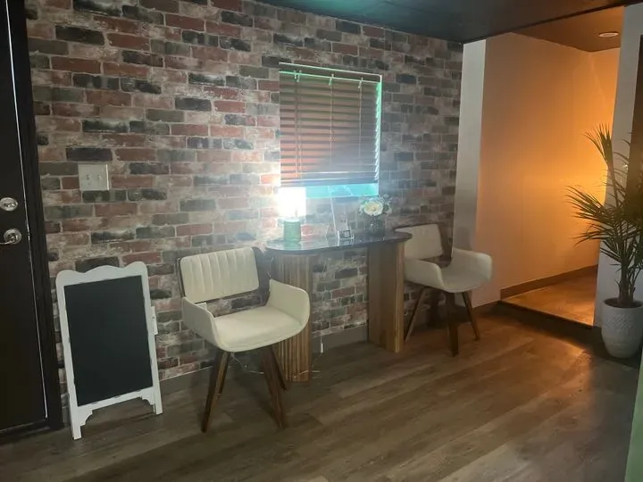 https://cdn.salonspotlight.com/photos/loy9YKoMF3GVqjBBu69l/1861972f-046f-41ee-bca4-1bba17ab52ac_720x720