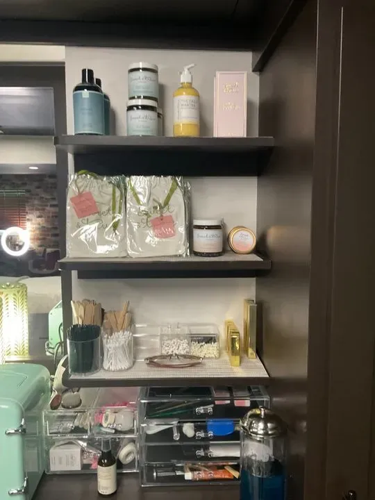 https://cdn.salonspotlight.com/photos/loy9YKoMF3GVqjBBu69l/932fd589-6593-411e-a75f-1c1a68f60e88_720x720