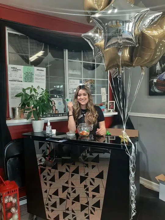 https://cdn.salonspotlight.com/photos/lpTB8slbeVsFAnbvqlhY/51ef4548-b863-4d14-9f05-59311629a58b_720x720