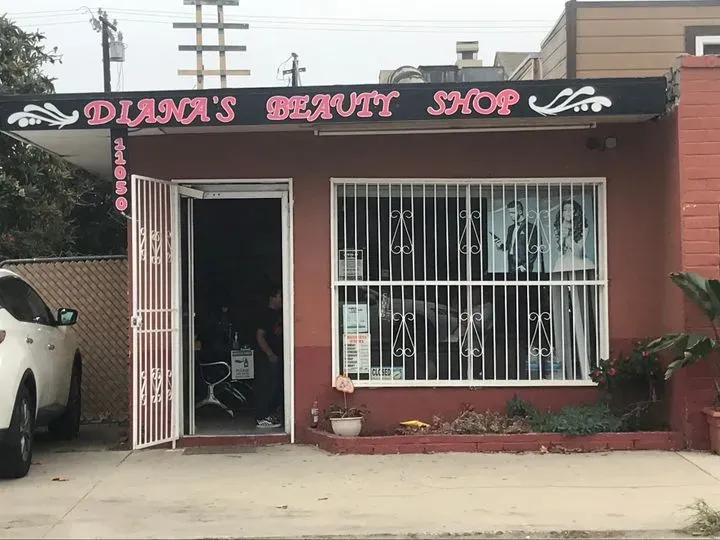 https://cdn.salonspotlight.com/photos/lpTB8slbeVsFAnbvqlhY/e460f01c-df15-4f8f-a6be-72bd7969f645_720x720