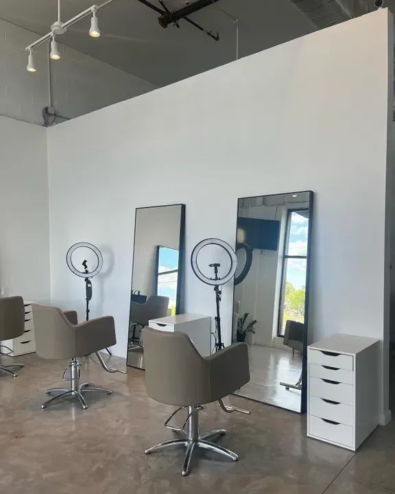 https://cdn.salonspotlight.com/photos/lrIuHem5hEsTbuvm9mRU/6fca51fc-088f-4e3d-9954-aea5c5f128b6_720x720