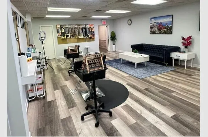 https://cdn.salonspotlight.com/photos/lsgzlpHyes47Y2KSLLRo/a62f6745-3d01-4e0d-862c-15ef88eee65d_720x720