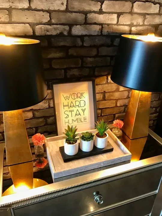 https://cdn.salonspotlight.com/photos/lt5r3ljhrFKOSfZZ3ngZ/b9840fa2-9b42-4b90-9d4c-c5706250c596_720x720