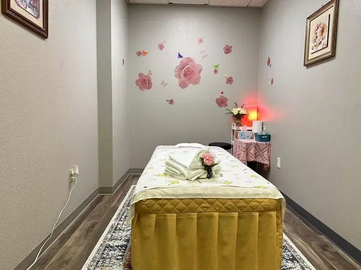 https://cdn.salonspotlight.com/photos/luyqhjZLnfiSKZTRErdq/c3b8099f-f9c9-4c84-96c5-e8ea2681f4b9_720x720