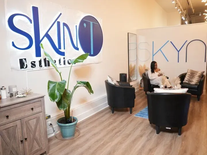 https://cdn.salonspotlight.com/photos/lv7N9r1GkwlfiEujWFj4/9bb6d1a4-bd72-4659-b08d-f1ec8fdd3450_720x720