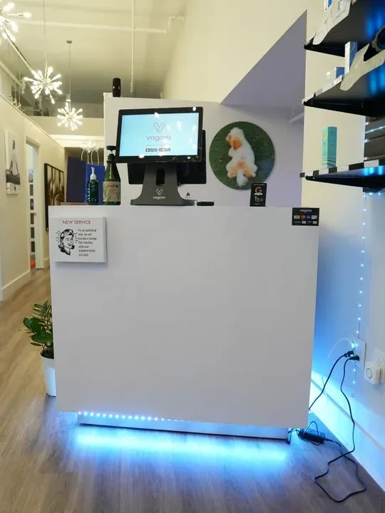https://cdn.salonspotlight.com/photos/lv7N9r1GkwlfiEujWFj4/d08f559f-cf6f-4251-af68-388a5dd352b3_720x720