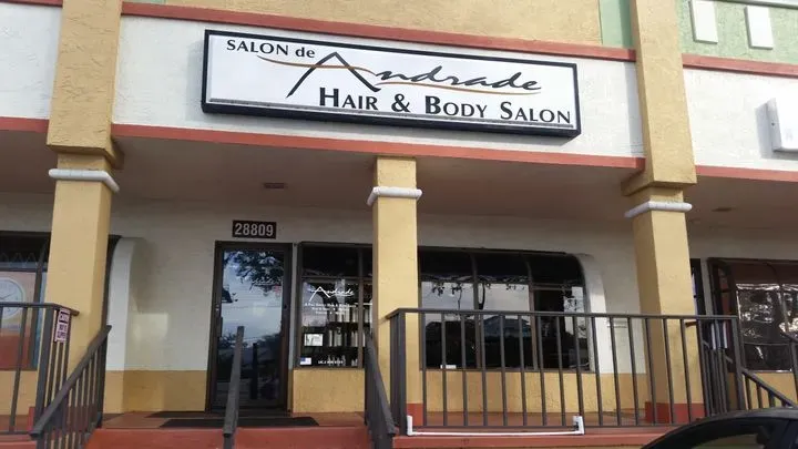 https://cdn.salonspotlight.com/photos/lvw7MSIktAtnTwzP1T0F/3daad024-00ad-435b-b0d4-82689bda24ab_720x720