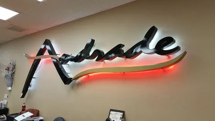https://cdn.salonspotlight.com/photos/lvw7MSIktAtnTwzP1T0F/c2307296-4ef2-4b6d-8aa1-024c6236757b_720x720