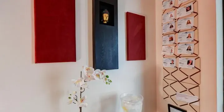 https://cdn.salonspotlight.com/photos/lw6U5TacqLpLyqzDVkUx/7c334c1d-d4e6-45c4-99f3-48cc5c9d37b4_720x720
