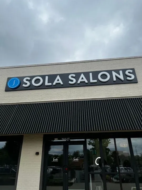 https://cdn.salonspotlight.com/photos/lw9hLdLPPRUPDHOVz6Az/15c78ae6-23c3-41dd-8fb3-4bbc7cf6c1f1_720x720