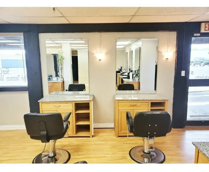 https://cdn.salonspotlight.com/photos/lwXmsiUyQzfd2cflVCSO/299db090-010e-43e1-a894-6873cc8fb201_720x720