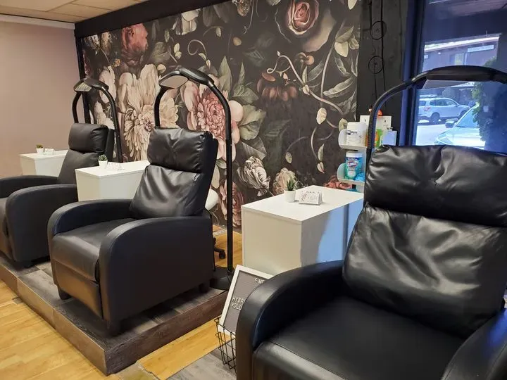 https://cdn.salonspotlight.com/photos/lwXmsiUyQzfd2cflVCSO/93d496be-774a-4660-b6b2-08f65b044a60_720x720