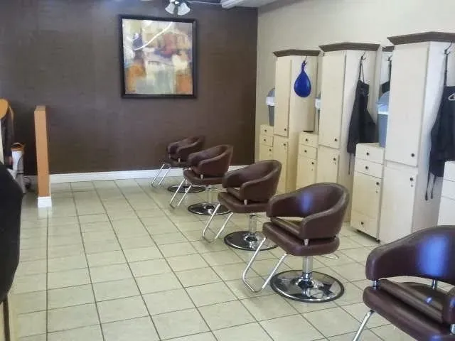 https://cdn.salonspotlight.com/photos/lyCa0l7tAjDDZei1nELp/fe5e474b-a8dd-4e66-91f9-14b5f54997f5_720x720